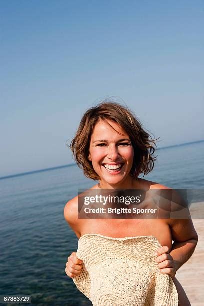 chica desnuda playa|2.806 Pechos De Mujer Playa Stock Photos, High